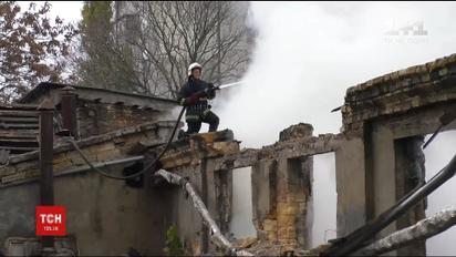 В Одессе огонь охватил полтысячи квадратных метров одного из кондитерских предприятий