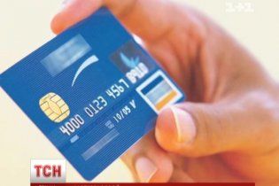 Фахівці дали поради, як уберегти свої гроші на банківській картці від шахраїв та скімерів