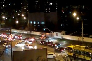 У Києві на Червонозоряному автомобілісти заблокували базу "Беркуту"