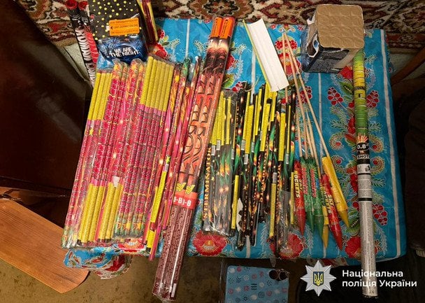Вилучені у жителя Вінниці феєрверки / © Національна поліція Вінницької області