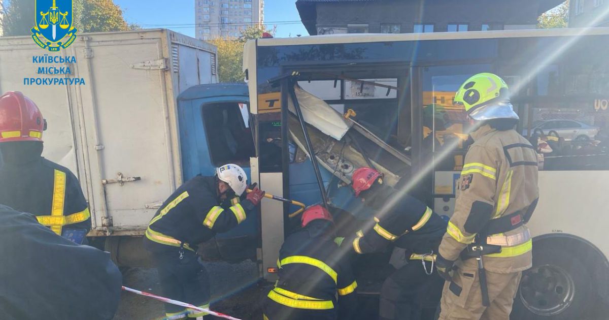 У ДТП в Солом’янському районі загинула 72-річна пасажирка та ще п’ятеро осіб травмовано / © Полиция Киева / Facebook