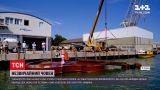 Новости мира: лодку в форме гигантской скрипки спустили на воду в итальянской Венеции