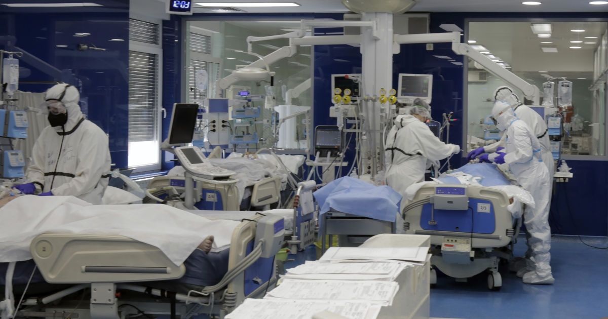 У Болгарії зафіксували перші випадки COVID-штаму "Омікрон": що відомо про хворих