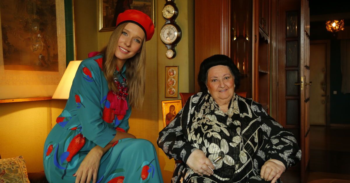 Оперна діва Монсеррат Кабальє показала свою квартиру та розповіла про улюблених футболістів