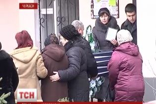 Матір втопила сина і намагалася вбити доньку, бо діти захворіли на бронхіт