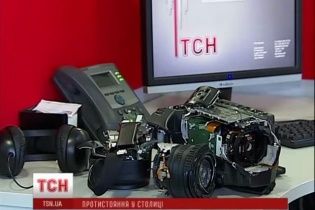 "Титушки" побили оператора ТСН і вщент розбили камеру