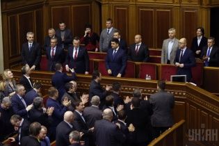 Треба об'єднуватись та брати владу в свої руки