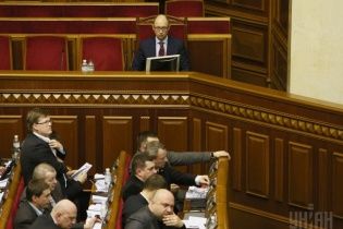 Депутати розійшлися на два тижні, так і не розглянувши відставку Яценюка