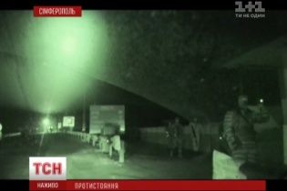 В'їзди до Криму з України перекрили бійці севастопольського "Беркута"