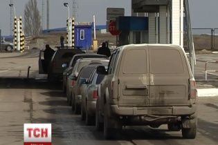 Луганские пограничники говорят, что танков и украинских беженцев вблизи границы с Россией нет