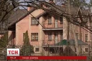 Журналистам удалось попасть в тайную Конча-Заспу и увидеть дом Азарова