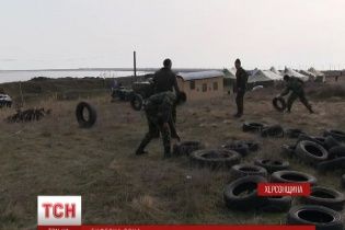 Російські окупанти мінують херсонські землі і встановлюють кордони з Кримом