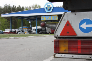 Яценюк хоче повністю відмовитися від товарів з Росії