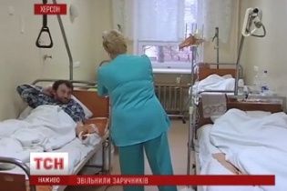 Звільнених у Криму заручників катували, тримали без їжі і морально знущались