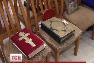 "Правый сектор" передал в музей исторические сокровища Пшонки