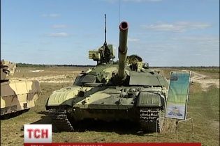 Українську армію озброять новенькими танками та БТРами