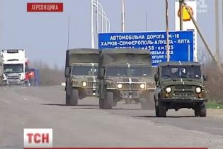 На границе между Крымом и Херсонщиной роют окопы с обеих сторон