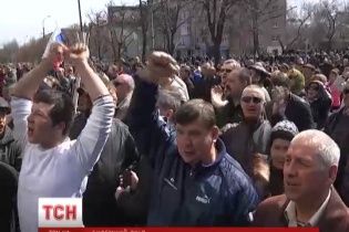 В Луганске сепаратисты остались без воды и света, но продолжают баррикадироваться