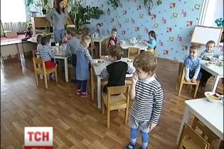 В столичных детсадах малышам не хватает мяса и рыбы из-за проволочек с тендерами