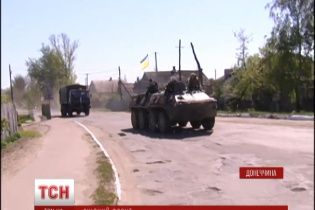 Українські військові пересуваються із національним стягом і утримують Словʼянськ у щільному кільці