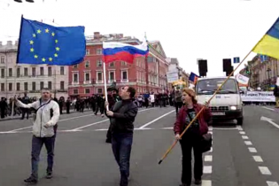 В Санкт-Петербурге на митинге активисты спели гимн Украины