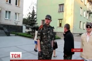 У Житомирі українці люб'язно вказували "російським бойовикам" дорогу до ОДА