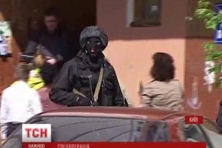 В Киеве в многоэтажке силовики устроили спецоперацию: искали взрывчатку и подозрительных мужчин