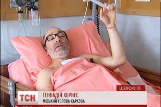 Кернес показав сліди від поранення і заявив, що в нього стріляли через політику