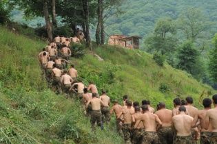 Майже сотня тимчасово мобілізованих в армію жителів Житомирщини втекла додому