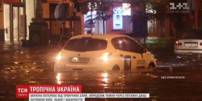 Україна все частіше потерпає від тропічних злив, що перетворюють вулиці міст на ріки