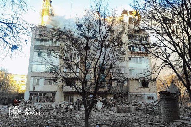 Пошкоджений у Тернополі будинок після атаки 19 листопада / © ДСНС у Тернопільській області
