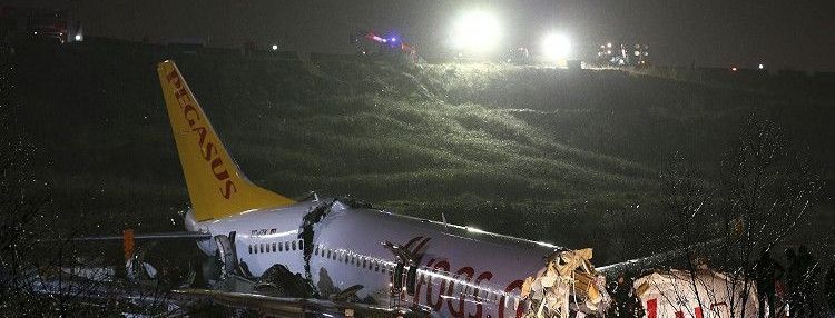 Момент катастрофы самолета в Стамбуле попал на видео