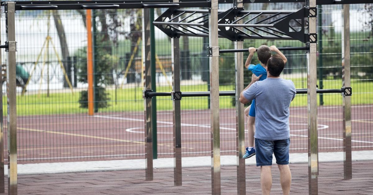 У Києві після карантину відкривають дитячі та спортивні майданчики