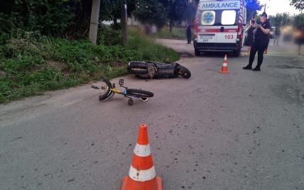 В Киевской области подросток на скутере сбил ребенка: оба оказались в больнице (фото)