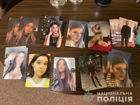 Зброя, наркотики та гроші: у Києві викрили сутенерів та повій, які на них працювали