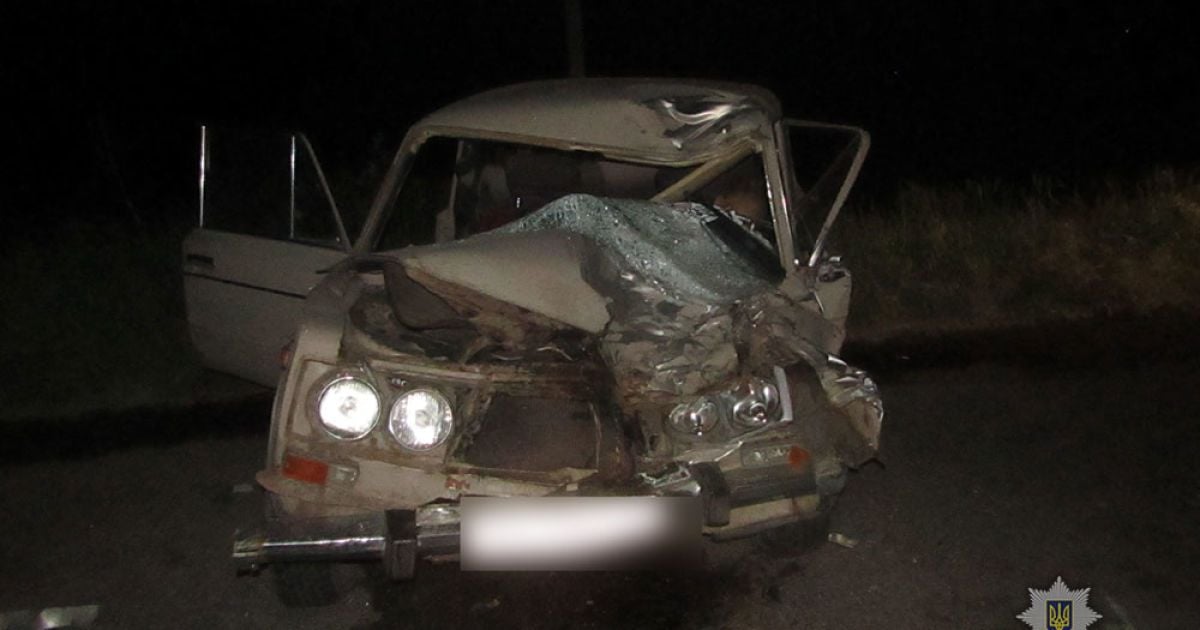 На Полтавщині зіткнулись ВАЗ та самохідний обприскувач: двоє людей загинули