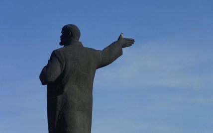 Семь лет назад в Украине начался Ленинопад: как сбрасывали памятники и где им нашли интересное применение