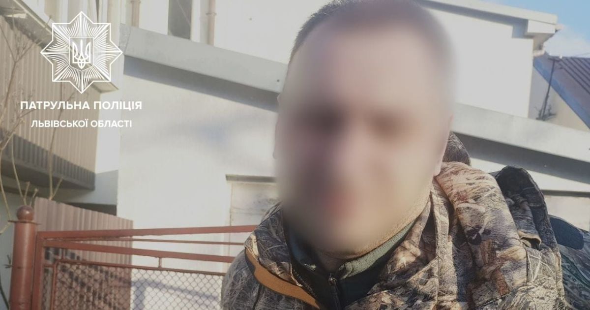 У Львові патрульні оперативно виявили та затримали ймовірних крадіїв з банку
