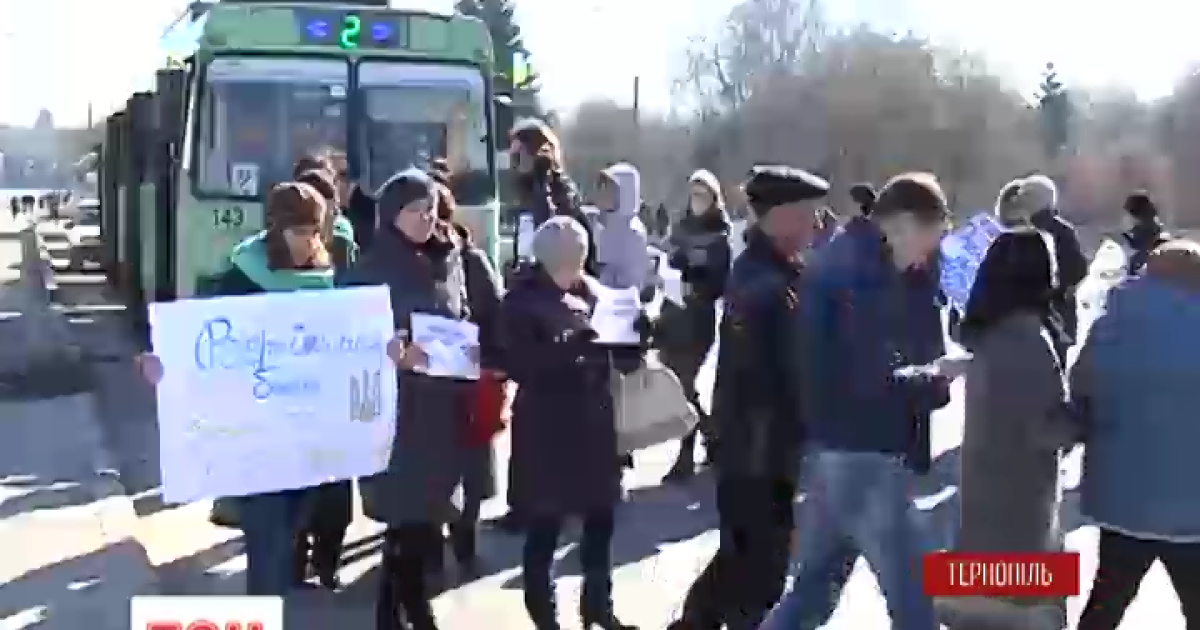 Дорогу блокируют с самого утра