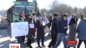 Ночевать прямо на пешеходном переходе собираются родственники бойцов 128 горно-пехотной бригады