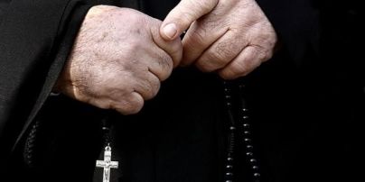 "Збився зі священицького шляху": у Ватикані екс-дипломата ув’язнять за поширення дитячого порно