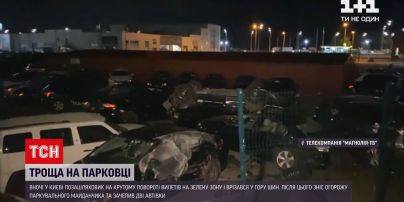Новини України: вночі у столиці позашляховик врізався в гору шин