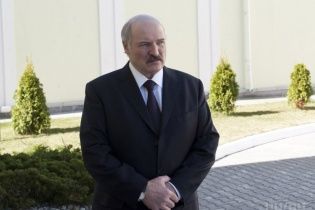 На інавгурацію Порошенка Лукашенко приїхав в шикарному кортежі, а росіяни - в скромному "Мерседесі"