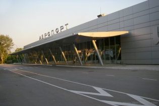 У Маріуполі чути постріли, горять аеропорт та військова частина - очевидці