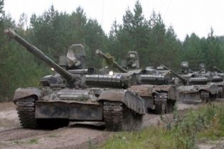 Росія пригнала до кордону танки з українськими розпізнавальними знаками - РНБО