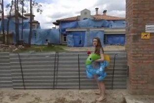 Экс-регионал Мирошниченко забором перекрыл доступ к пляжу на Голубом озере