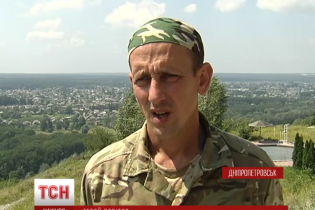 Підбитий терористами літак Су-24 вдруге загорівся під час посадки, але льотчики врятувалися