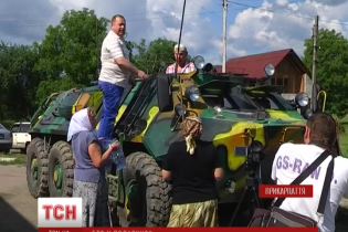 Селянин із Прикарпаття подарував українській армії власний БТР