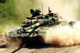 До кордону з Україною прибув ешелон з півсотнею російських танків