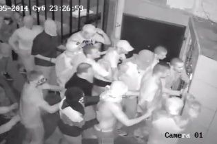 У центрі Києва молодики напали на гей-клуб "Помада"